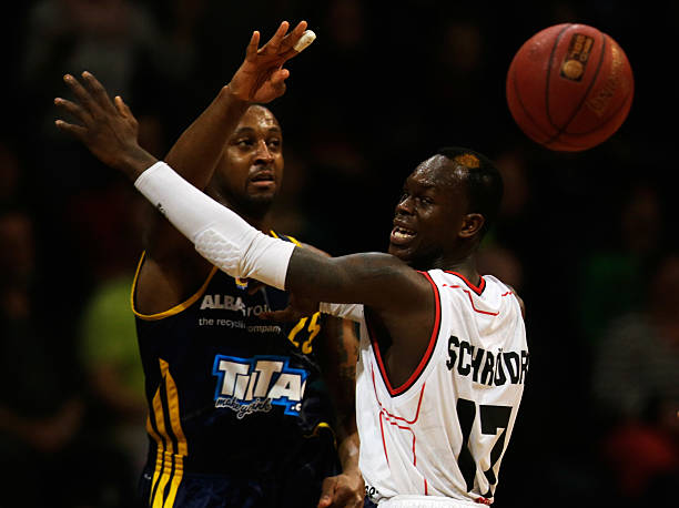 他进行追逐 他进行追逐